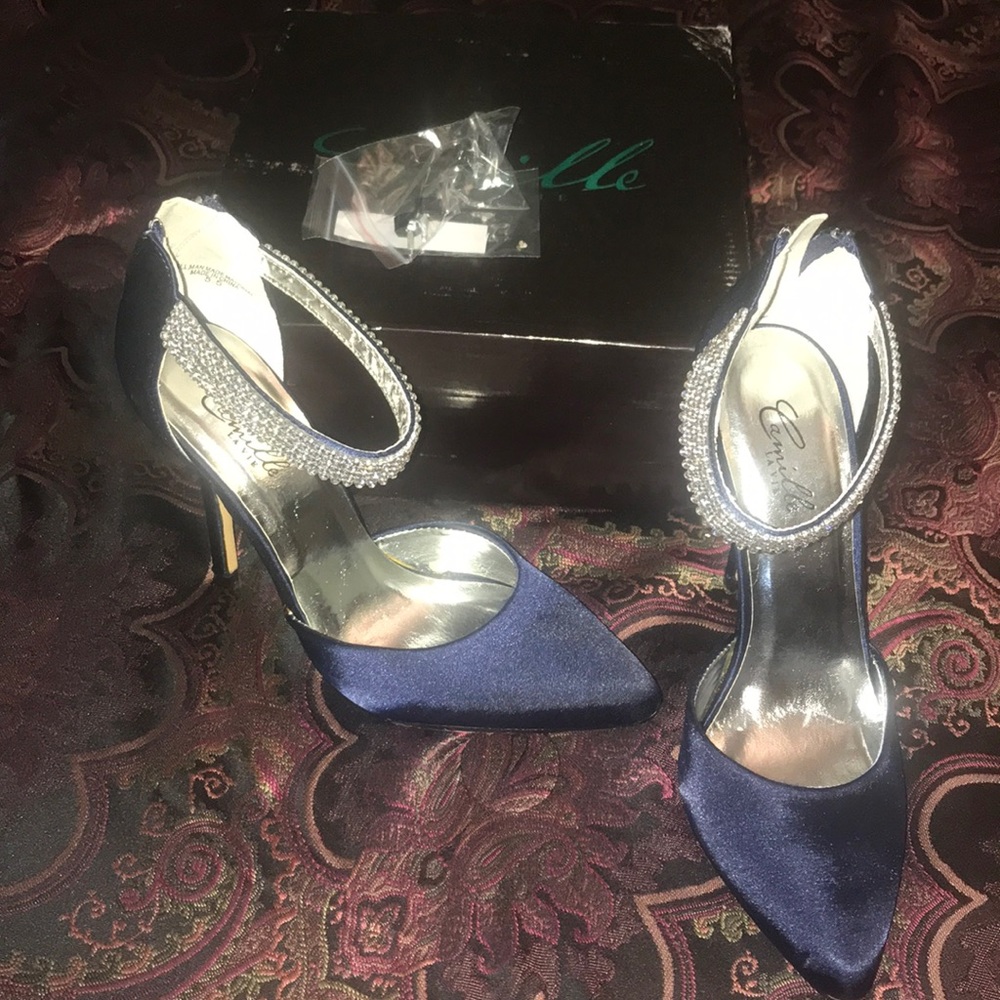 Heels - Picture 2 of 2
